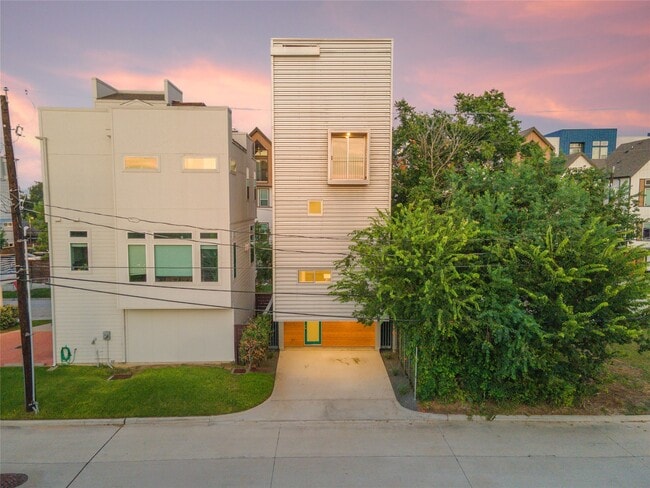 Building Photo - 1315 Lakin St