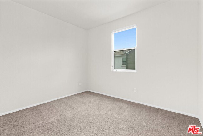 Building Photo - 220 Lockhart Wy