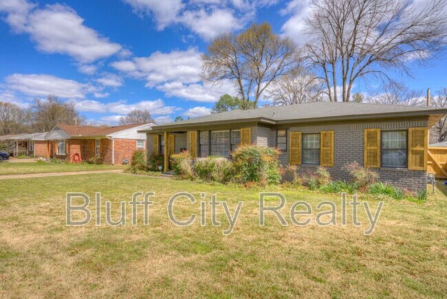 Building Photo - 1636 Whitewater Rd