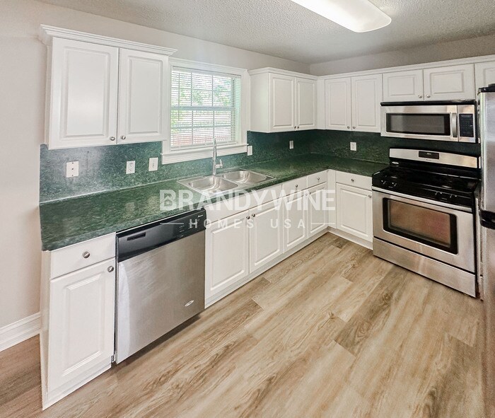 Building Photo - 12339 Lakeside Pkwy