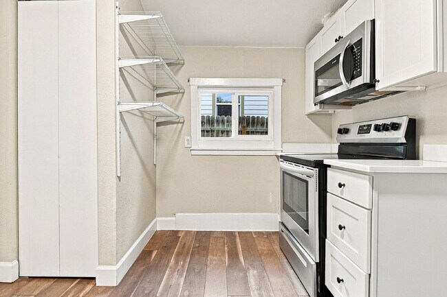 Building Photo - $1,595.95 with $250 Cleaning Voucher, 1 Bed - 1 Bath, Single Family Home in Aurora with Private a...