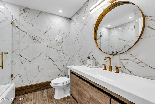 Building Photo - 320 Silver Lagoon Dr