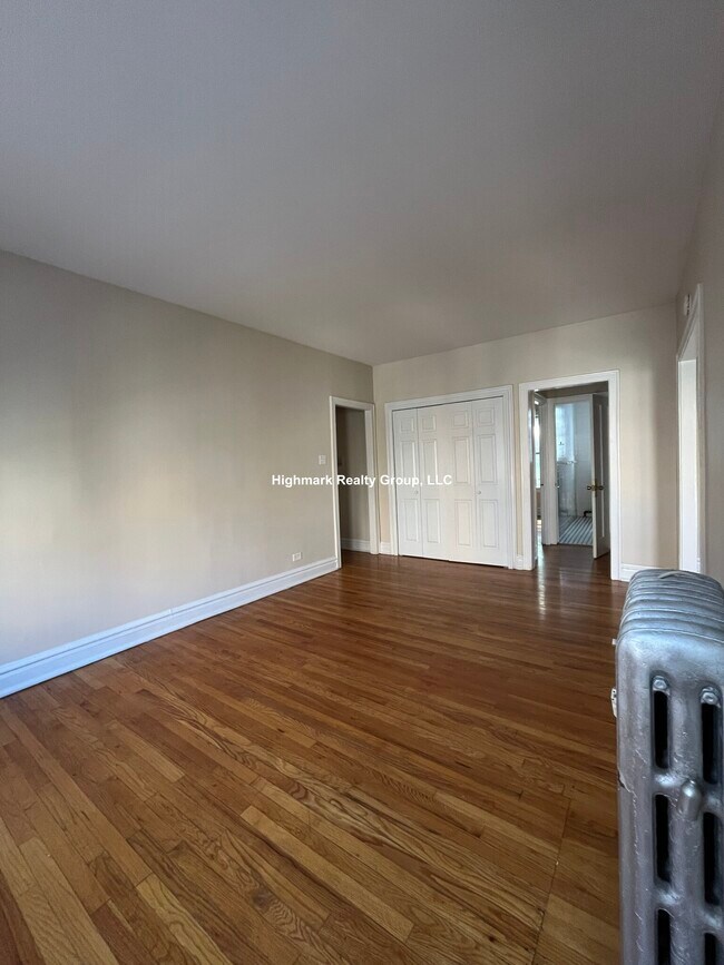 Building Photo - 912 Reba Pl