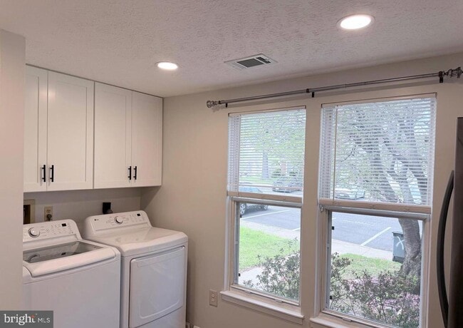 Building Photo - 4681 Whitely Ct