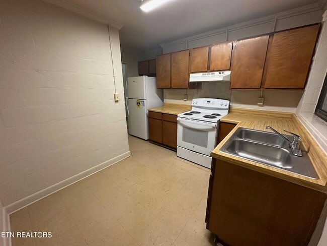 Building Photo - 706 Jay St