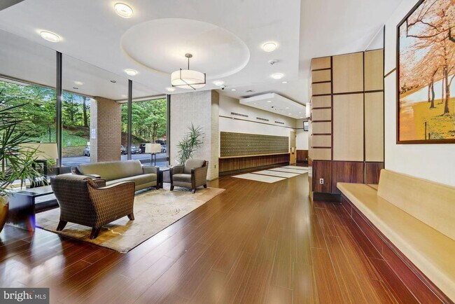 Building Photo - 307 Yoakum Pkwy