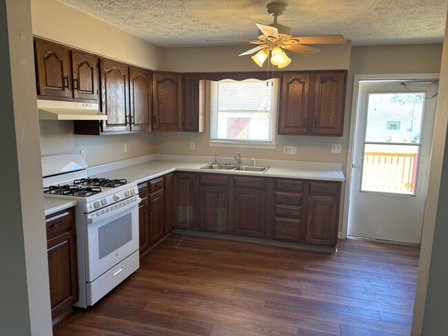 Building Photo - Highland