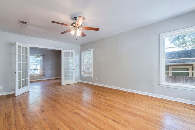 Building Photo - 3302 Hemlock-