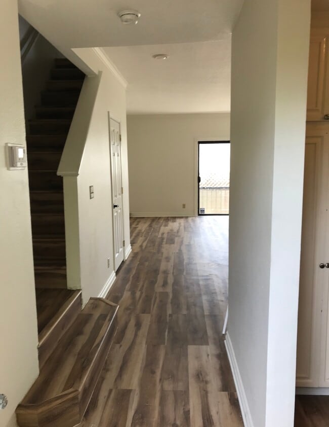 Building Photo - 5247 Agnes Ave