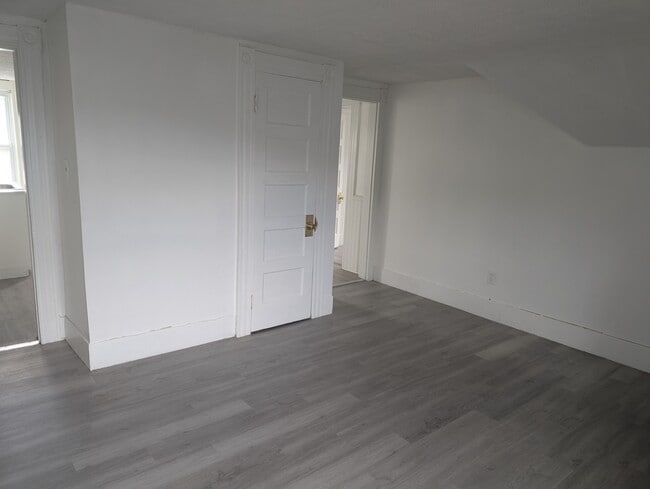 Building Photo - Feldspar Ave