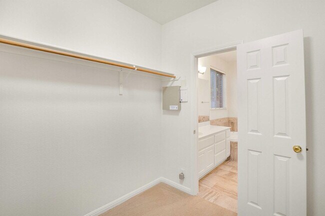 Building Photo - 2514 Crenshaw Dr