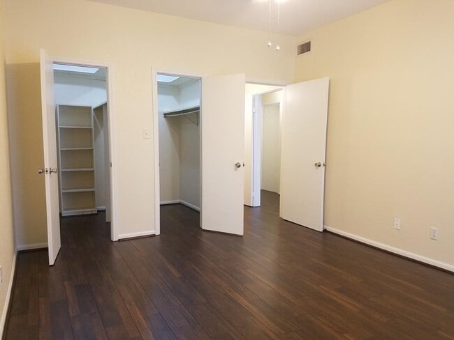 Building Photo - 2425 Underwood St