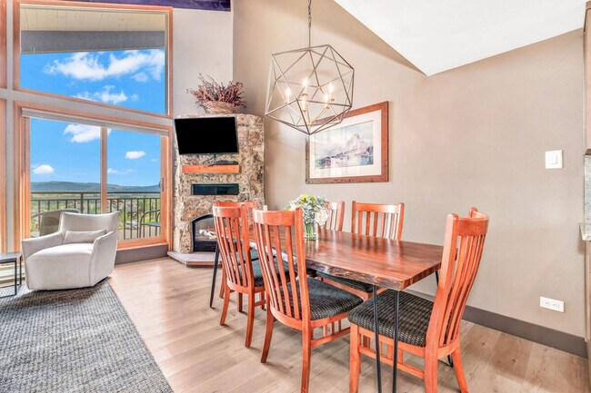 Building Photo - 2160 Mt Werner Cir