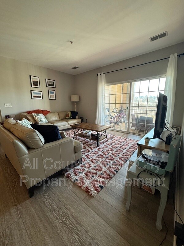 Building Photo - 8401 Callabee Way