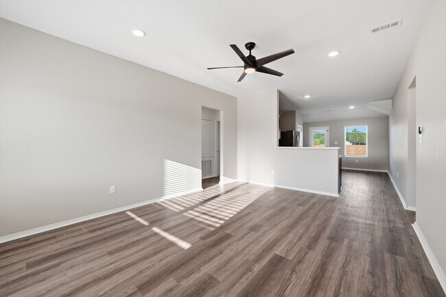 Building Photo - 19 Farmhouse Cir