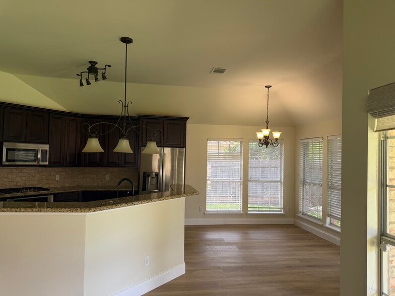 Building Photo - 10229 Andora Dr