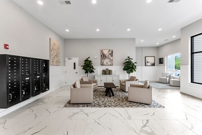 Building Photo - 999 Main St