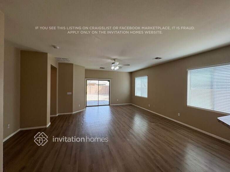 Building Photo - 3121 S 74th Dr