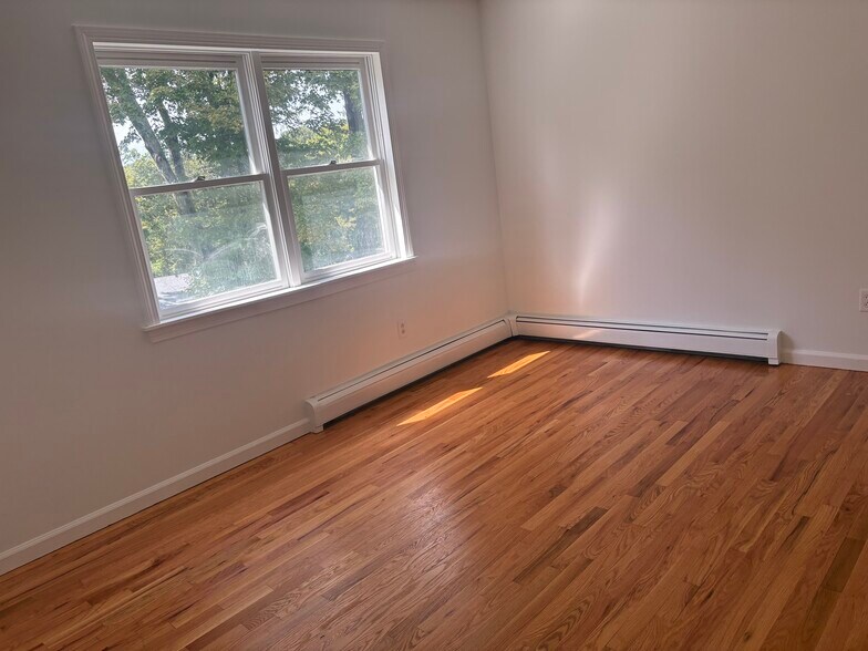 Building Photo - 1 Red Mill Ln