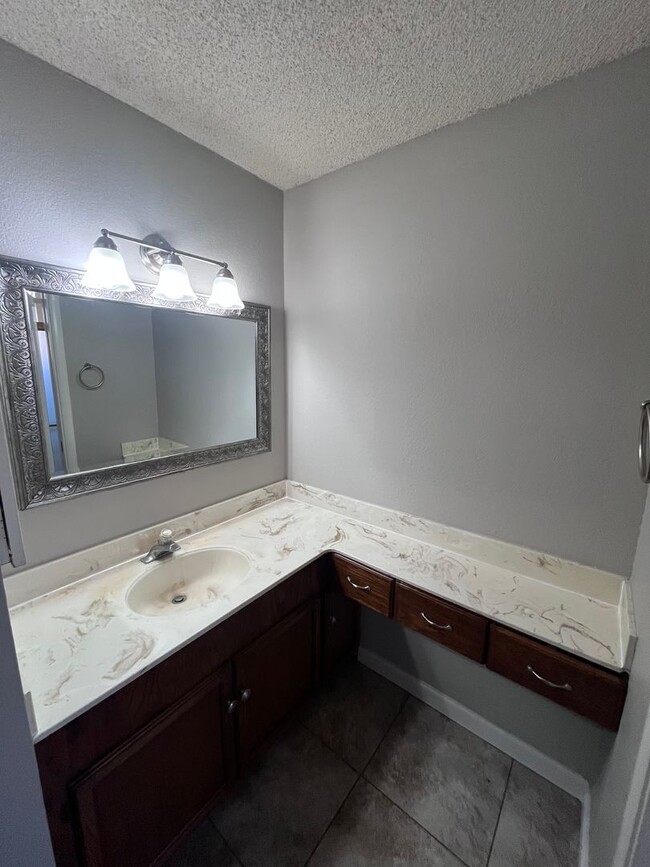 Building Photo - NICE UPDATED HOME IN CITRUS HEIGHTS!!