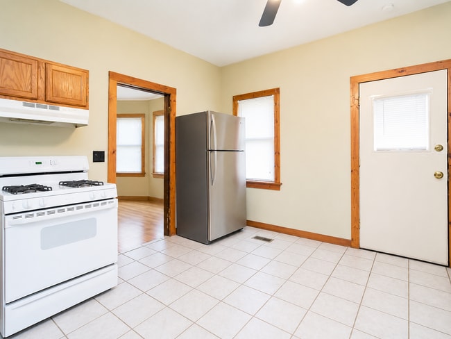 Building Photo - Spacious 2BR + Sunroom Main Floor in NE Arts District – Steps to Logan Park & Breweries