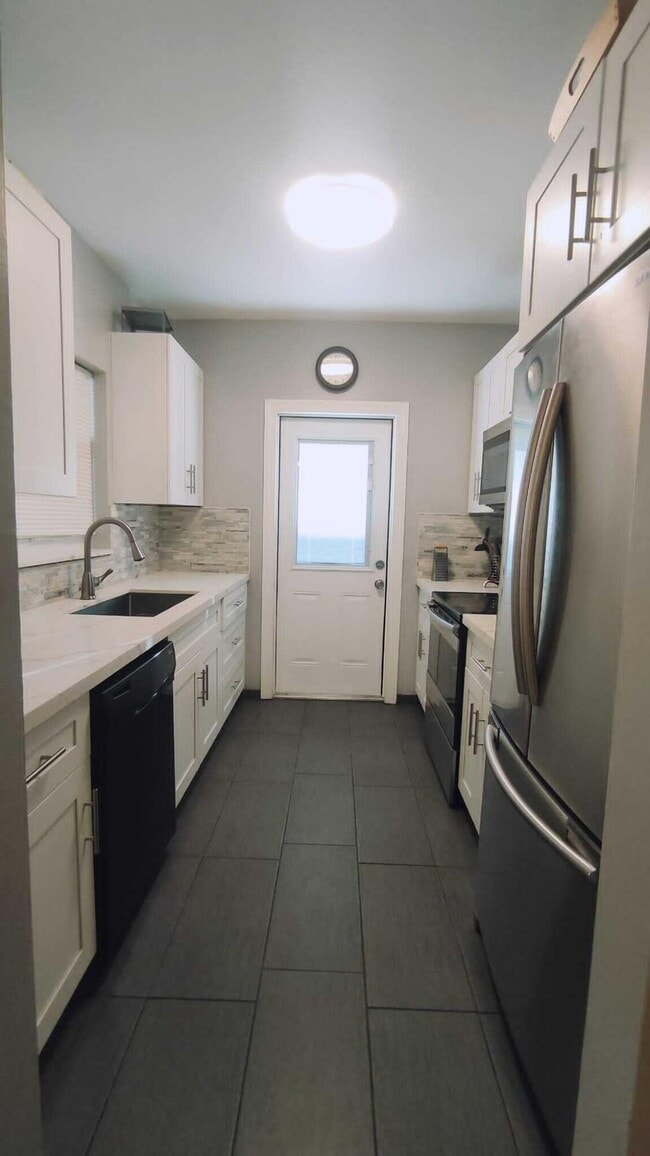 Building Photo - 1958 Monroe St