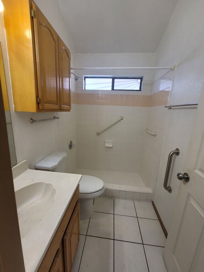 Building Photo - Ready to View!!