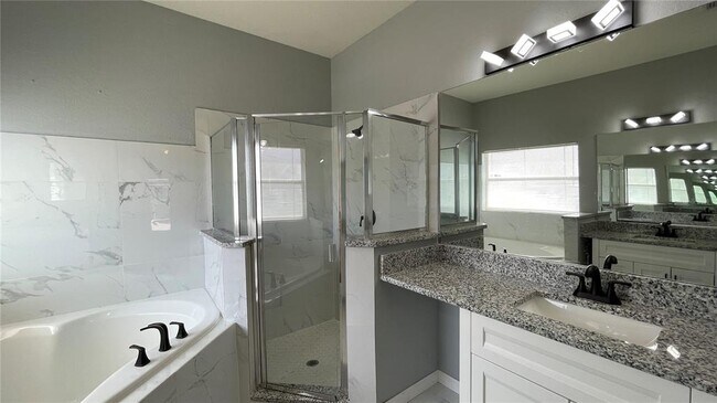 Building Photo - 546 Windsor Pl
