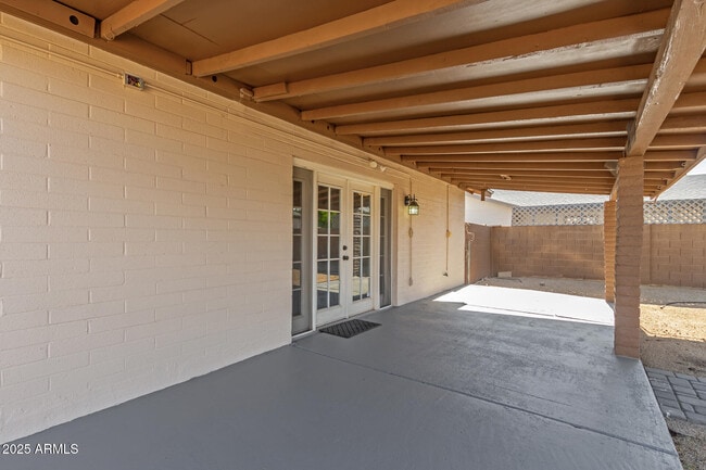 Building Photo - 1002 W Villa Rita Dr