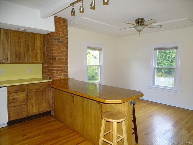 Building Photo - 85-87 S Main St