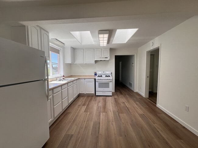 Building Photo - 503 1/2 S Auburn St