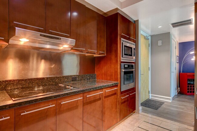 Building Photo - Sky Las Vegas 1205- Stunning Fully Furnish...