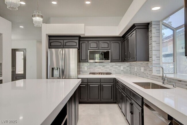 Building Photo - 2132 Lookout Point Cir