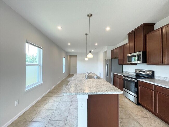 Building Photo - 10668 Old Sycamore Lp