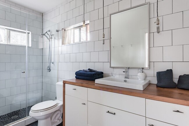 Building Photo - 55 Lynn St