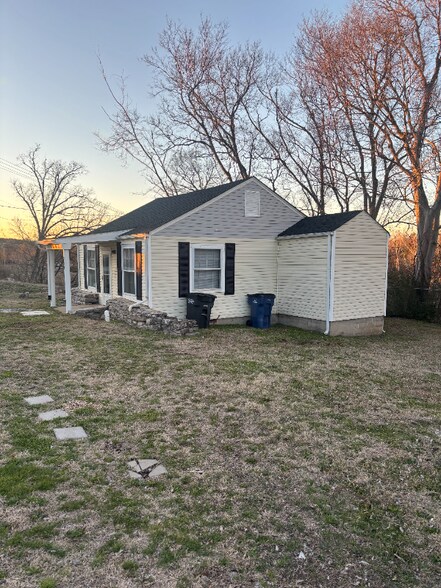 Building Photo - 701 Fanning St