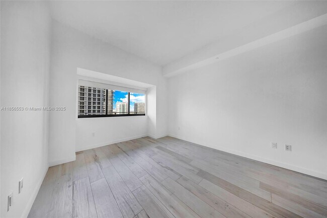 Building Photo - 480 NE 31st St