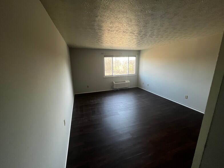 Building Photo - 4734 Castlebar St NW