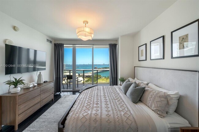 Building Photo - 888 Biscayne Blvd