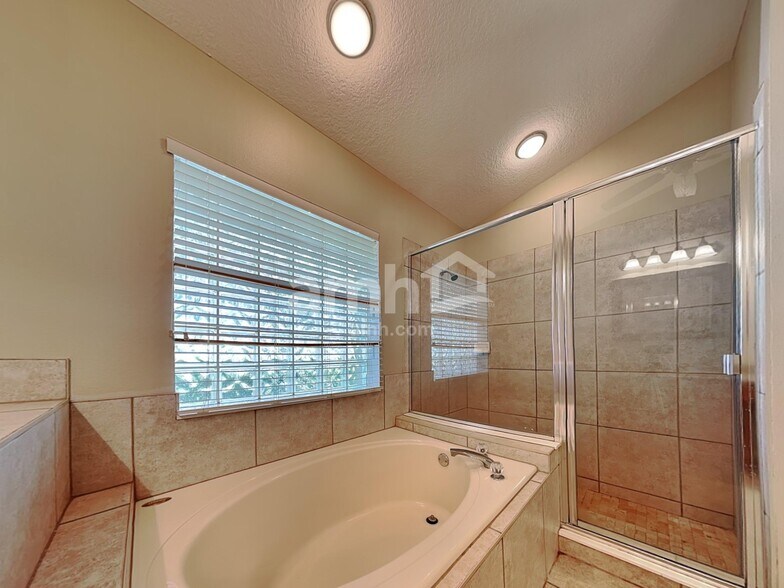Building Photo - 883 Moonluster Dr