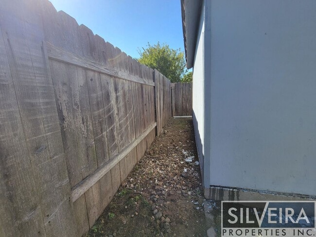 Building Photo - Charming 3 bed 2 bath home in Santa Maria