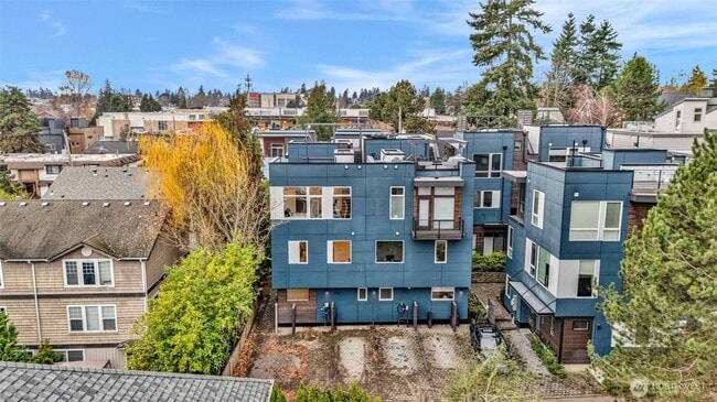 Building Photo - 9732 Woodlawn Ave N