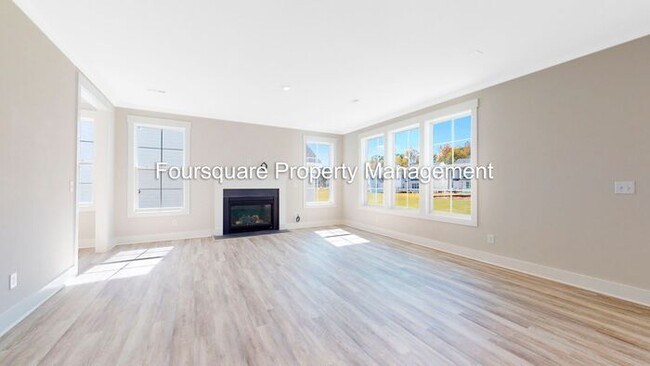 Building Photo - Single Family Home |2nd Floor Built-In Off...