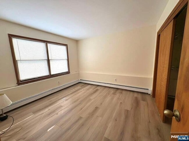 Building Photo - 402 Farnham Ave