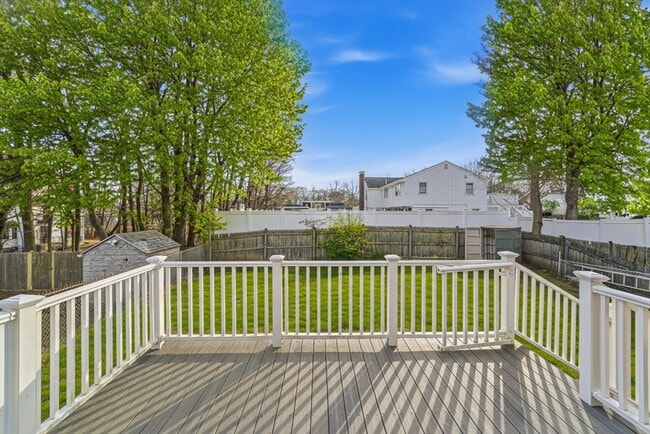 Building Photo - 7 Carol St