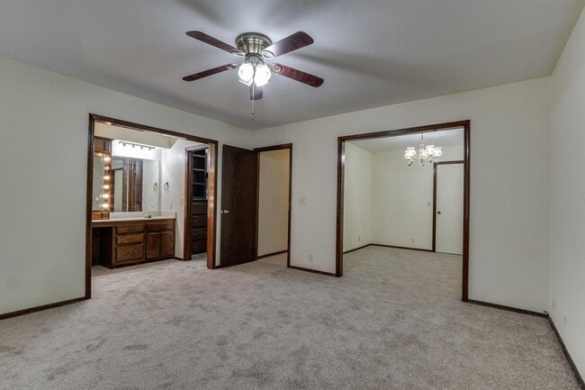 Building Photo - 2013 Tanglewood Dr