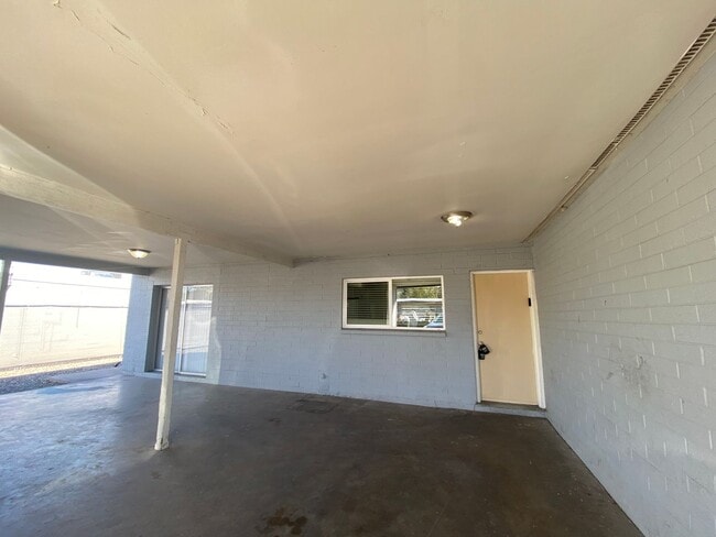 Building Photo - 2 Bedroom 2 Bath with Carport