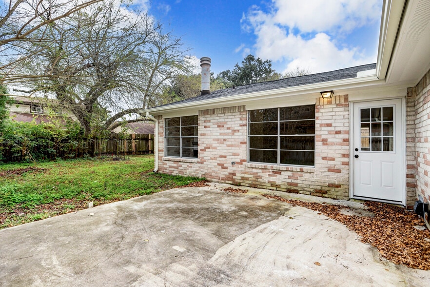 Building Photo - 2071 Delphi Ln