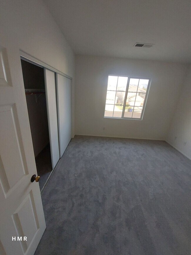 Building Photo - Stunning Two-Story Home with 4 Bedrooms an...
