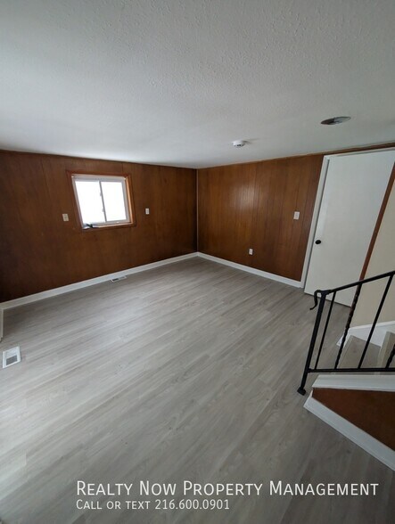 Building Photo - 12517 Park Knoll Dr